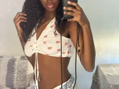Nina_Velveta