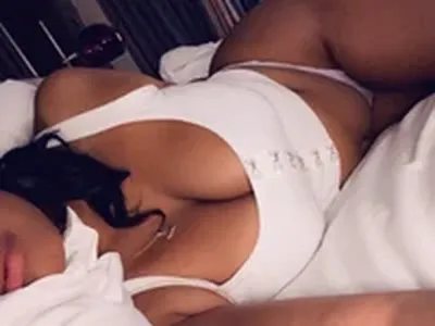 ellla_LA